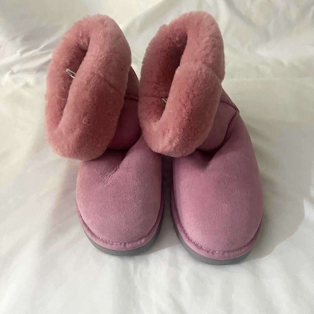 UGG Australia Pink Classic Short Boots Sheepskin Lining size 9